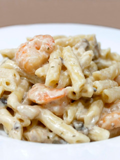 Una foto de Macarrones con gambas