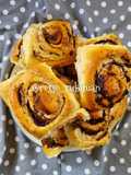 Cinnemon Rolls con cioccolata delle uova di Pasqua