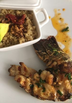 Una foto de Langosta a la plancha con quinoa