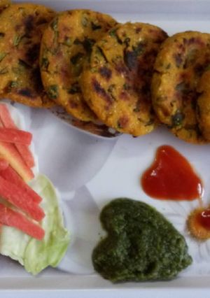 A picture of Makki & methi croquettes (tikki).