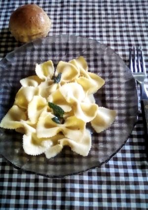 Una foto de Fideos moños c/salvia ☘️