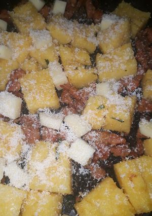 Foto di Pasticcio di polenta con salsiccia e funghi