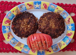 Una foto de Hamburguesas de soja texturizada al curry 🍔 Veganas