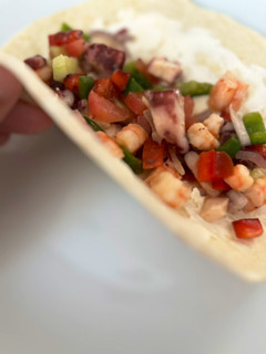Una foto de Tacos de salpicón con vinagreta y queso crema - Receta de Batch Cooking