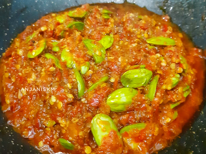 Easy Steps to Prepare Recipes Sambal Goreng Pete Simple the Awesome  So Delicious.