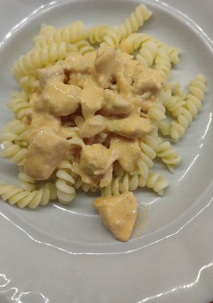 Tejszínes-sajtos csirkemell recept fotója