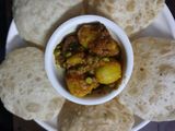লুচি আলুর দম (Luchi aloor dum recipe in Bengali)