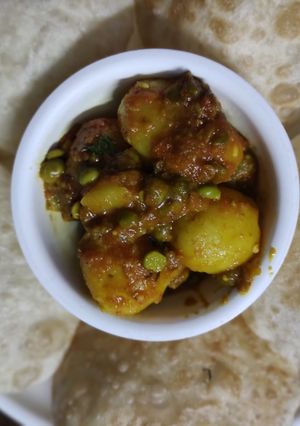 লুচি আলুর দম (Luchi aloor dum recipe in Bengali) রেসিপির প্রধান ছবি