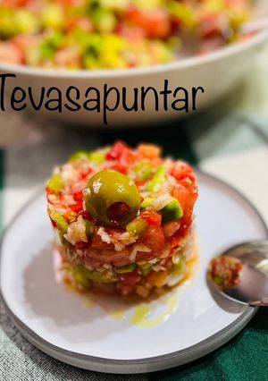 Una foto de Ensalada 🥗 de bacalao (esqueixada) 🫒 🍅 🌶️ 🧅