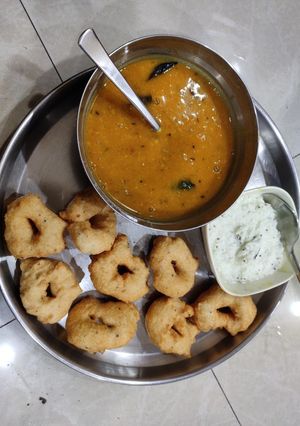 મેંદુ વડા (Mendu vada recipe in Gujarati) રેસીપી મુખ્ય ફોટો