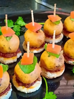 मिनी वड़ा पाव बाइट्स (Mini vada pav bites recipe in Hindi) रेसिपी मुख्य फोटो