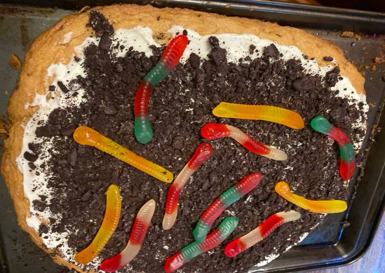 How to Make Speedy Trick or treat cookie pizza