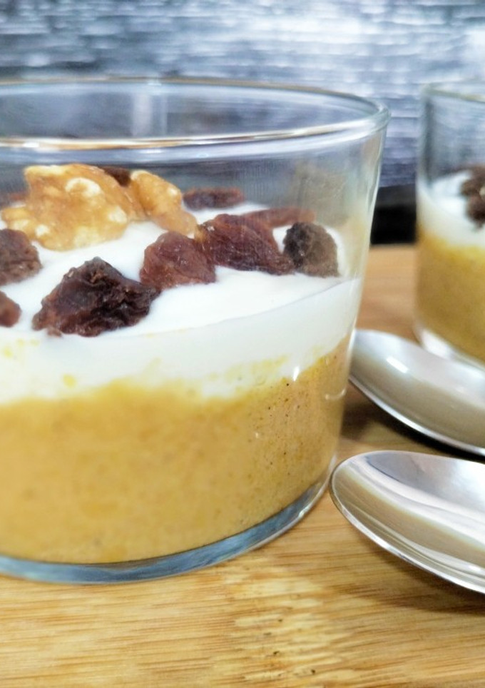 Una foto de Vasitos de crema de albaricoque con yogur y frutos secos