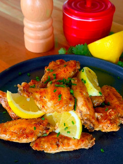 Una foto de Alitas Limón y Pimienta 🍋 Lemon & Pepper Wings