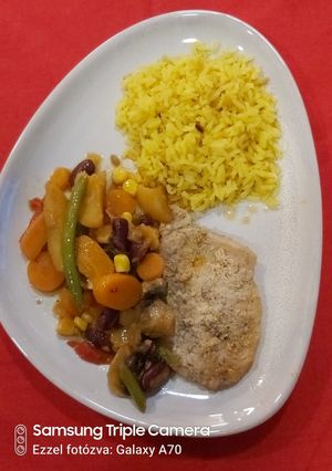 Karaj vegyes zöldséggel és currys rizzsel recept fotója