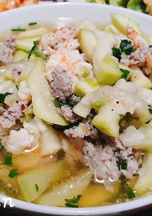 Hình của món Canh bầu nấu với tôm tươi và thịt nạc.