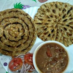 A picture of Rajasthani khuba roti.
