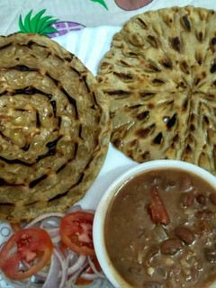 A picture of Rajasthani khuba roti.