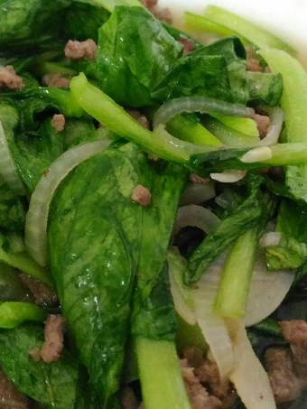 Langkah Mudah untuk Menyiapkan Resep Pakcoy cah daging sapi yang Enak Banget