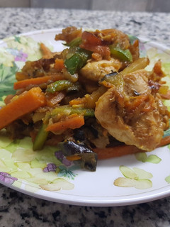Una foto de Verduras con Pollo al wok