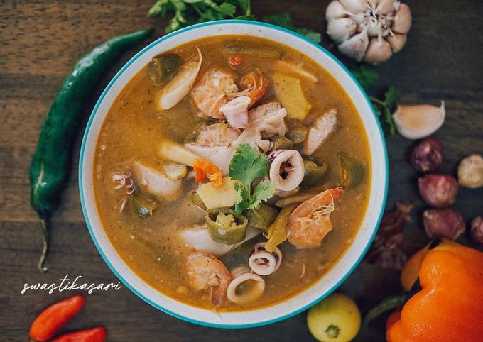 Tom Yum Seafood