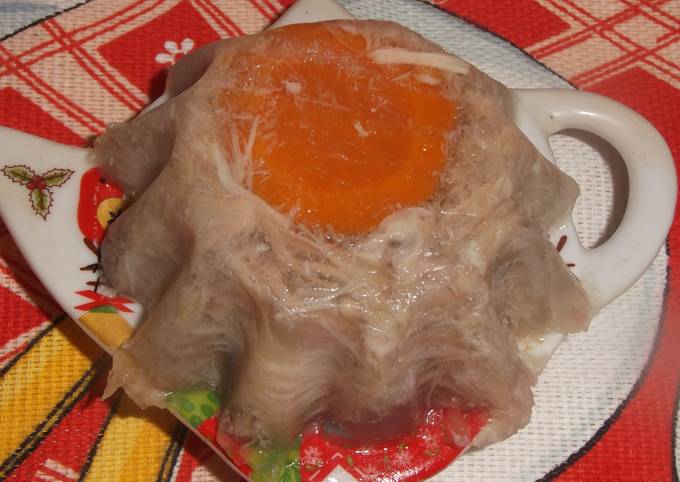 Новогодний студень из индейки в мультиварке. Бюджетный вариант