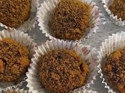 Une photo de truffes au chocolat noir