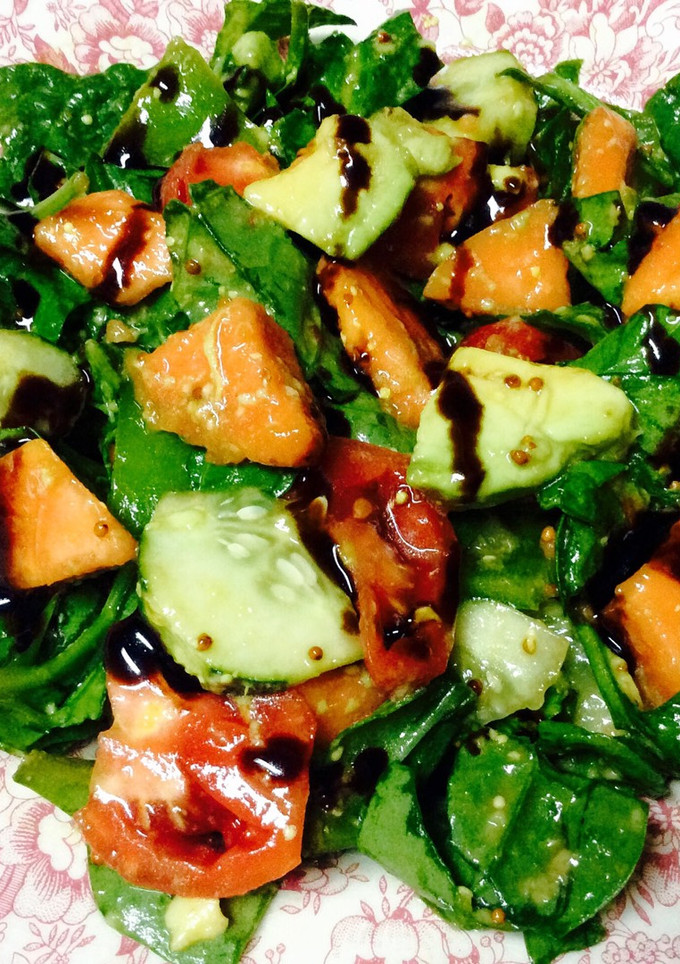 Una foto de Ensalada Detox vegana/vegetariana