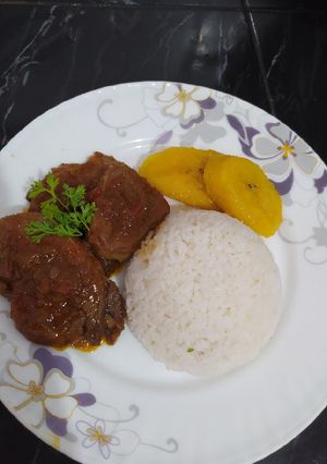 Una foto de Lengua en salsa 😋😋