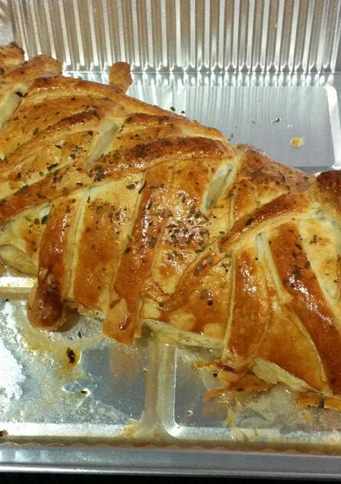 Una foto de Solomillo de cerdo relleno de jamón y envuelto en masa de hojaldre