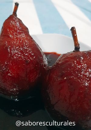 Una foto de Peras al vino tinto 🍷🍐🤩