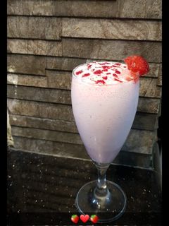 A picture of Strawberry Shake🍓.