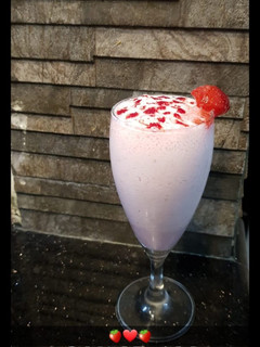A picture of Strawberry Shake🍓.