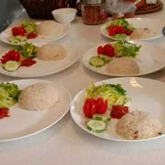 A picture of Ayam penyet nasi uduk+Salat.
