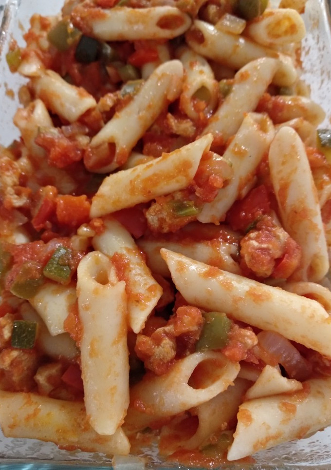 Una foto de Macarrones con tomate y verduras