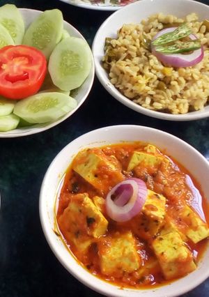 A picture of Tri-colour food platter.