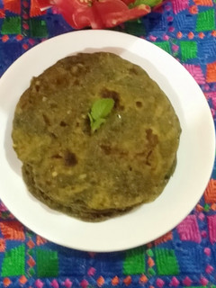 पालक पराठा (Palak Paratha recipe in hindi) रेसिपी मुख्य फोटो