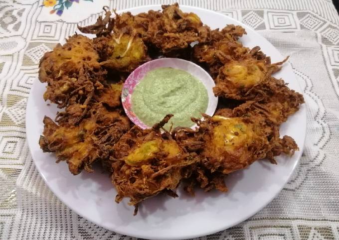How to Make Super Quick Homemade Onion and Kasuri Methi Pakoras