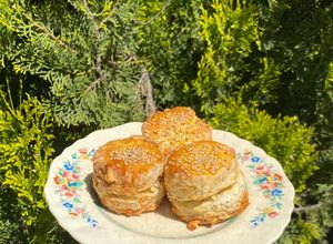 Una foto de Scones de queso y orégano