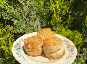 Una foto de Scones de queso y orégano