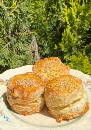 Una foto de Scones de queso y orégano