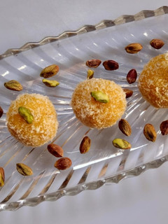 A picture of Mango coconut ladoo.