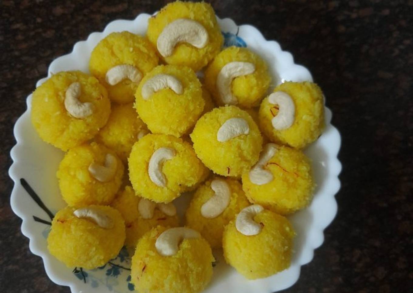 Kesariya Coconut Ladoo