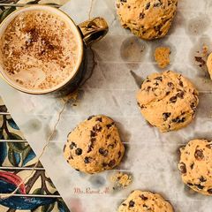 A picture of Thick and Chewy Chocolate Chip Walnut Cookies 🍪.