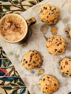 A picture of Thick and Chewy Chocolate Chip Walnut Cookies 🍪.
