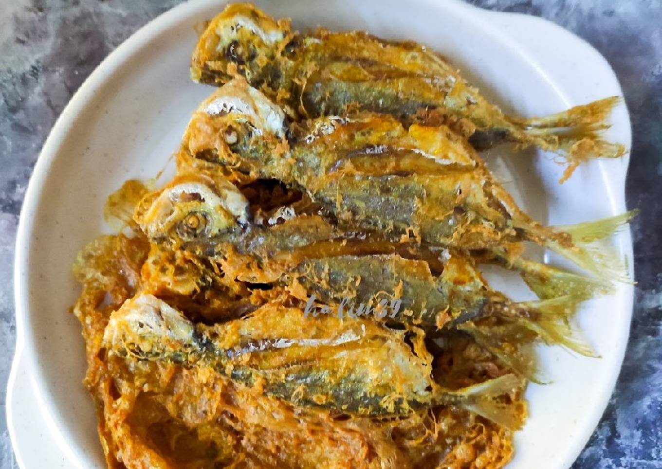 ikan goreng dengan telur