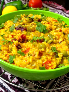 दलिया मूंग दाल की खिचड़ी (Dalia moong dal ki khichdi recipe in hindi) रेसिपी मुख्य फोटो