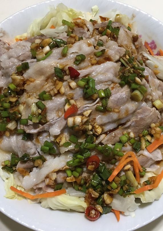 高麗菜蒜泥白肉（大同電鍋料理） 的食譜成品照片