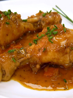 Una foto de Muslitos de pollo a la cerveza