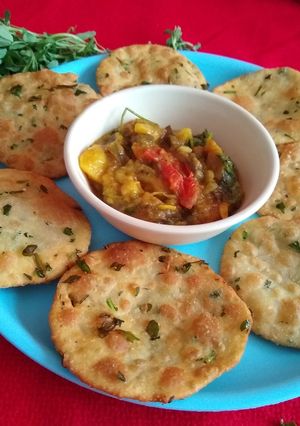 A picture of Methi kachori.